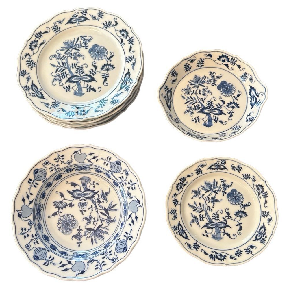 Blue Danube Floral‎ Dinner Plates Set of 8 Blue Onion Scalloped Edge